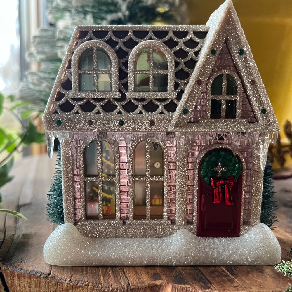 Bath & Bodyworks Lighted Holiday House Diffuser & Nightlight Christmas